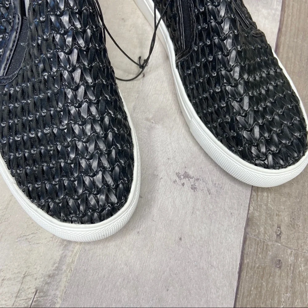 NWOT Steve Madden Black Woven Endy Slip On